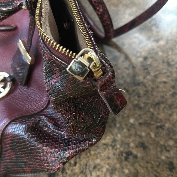 Michael Kors Pebble bag. - Picture 5 of 11